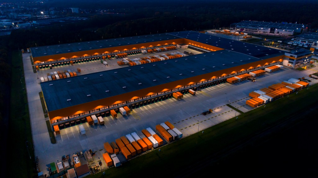 Industrial LED Warehouse Lighting: Efficiency, Safety, and Long-Term&nbsp;Savings